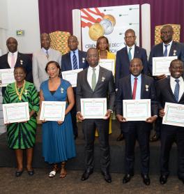 Neuf (9) employés d'Orabank Côte d’Ivoire reçoivent des médailles d’honneur du travail